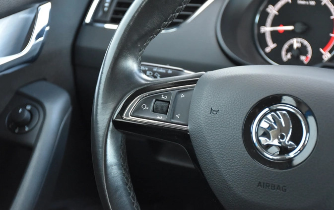 Skoda Octavia cena 65900 przebieg: 118000, rok produkcji 2019 z Poznań małe 154